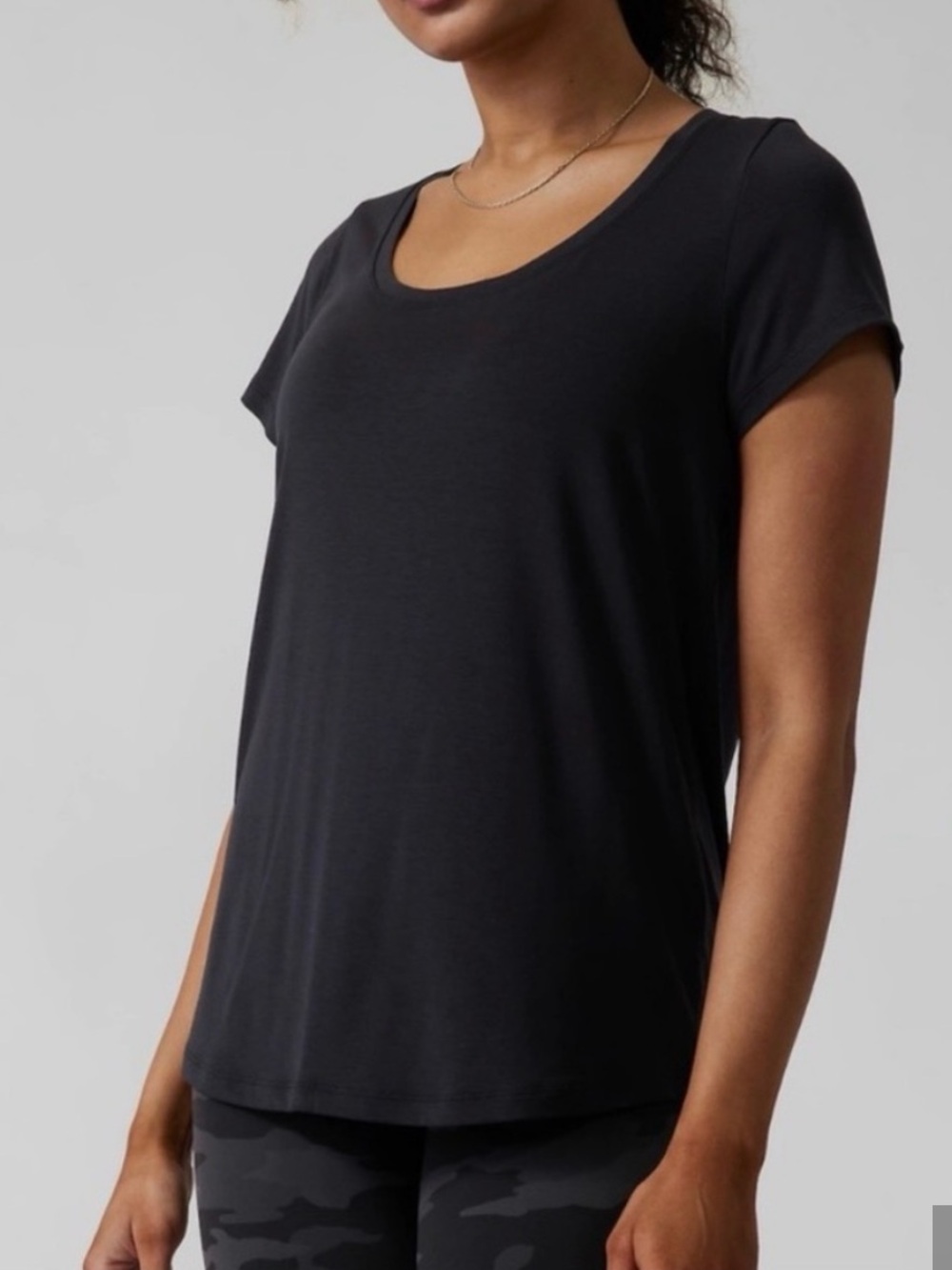Athleta Black Scoop Neck Breezy Tee Size M